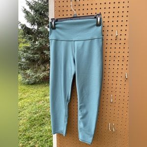 Like new alo yoga teal crop leggings size large